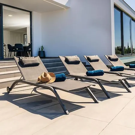 Lunarenzo Seaview, Pool, Ac, Parking Кальета