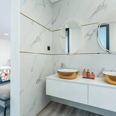 Lunarenzo Seaview, Pool, Ac, Parking Вилла *