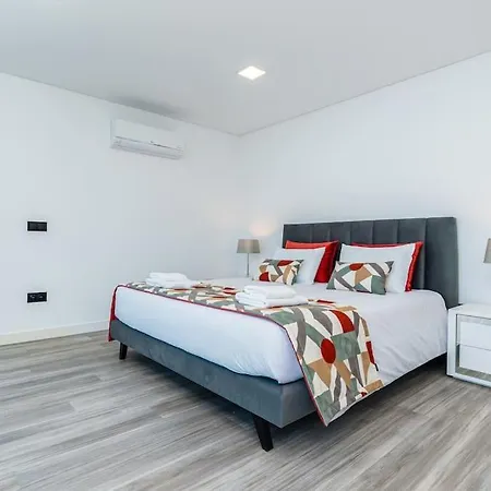 فيلة Lunarenzo Seaview, Pool, Ac, Parking كالهيتا