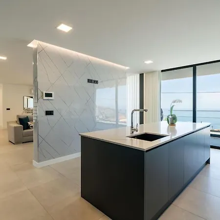 Lunarenzo Seaview, Pool, Ac, Parking