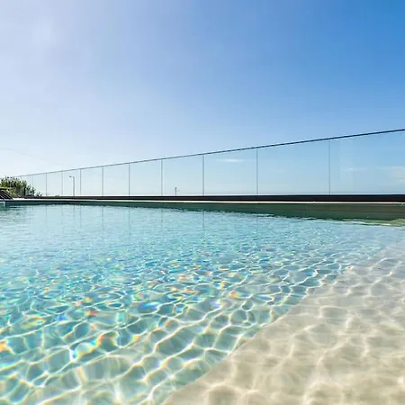 Lunarenzo Seaview, Pool, Ac, Parking فيلة