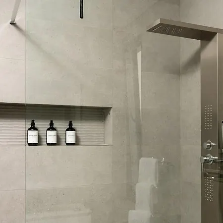 Lunarenzo Seaview, Pool, Ac, Parking كالهيتا