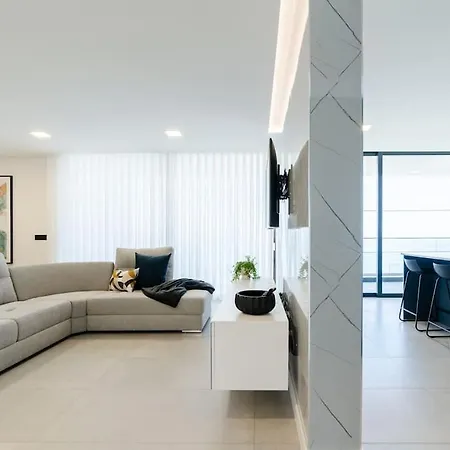 Lunarenzo Seaview, Pool, Ac, Parking