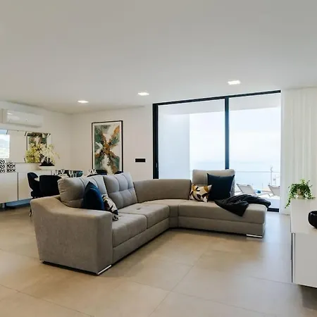 فيلة Lunarenzo Seaview, Pool, Ac, Parking