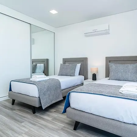 Lunarenzo Seaview, Pool, Ac, Parking فيلة