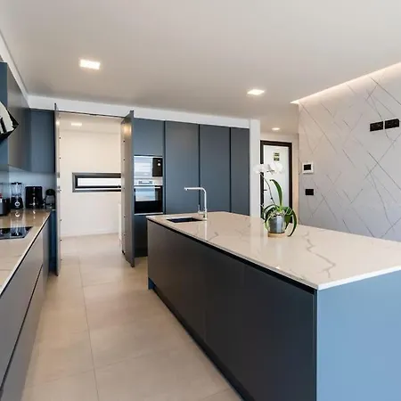 Lunarenzo Seaview, Pool, Ac, Parking