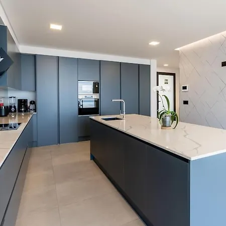 Lunarenzo Seaview, Pool, Ac, Parking