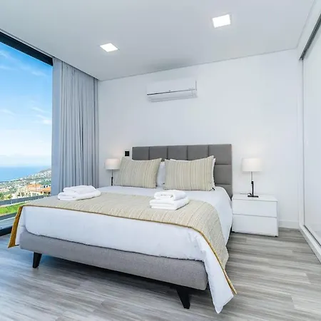 Lunarenzo Seaview, Pool, Ac, Parking فيلة