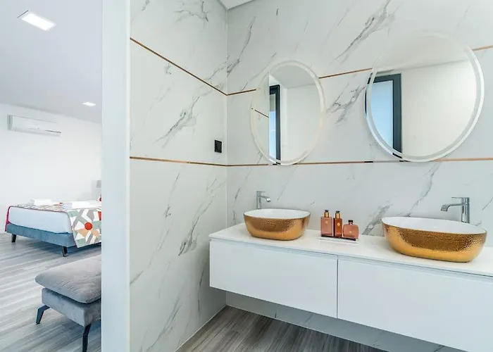 Lunarenzo Seaview, Pool, Ac, Parking Villa *